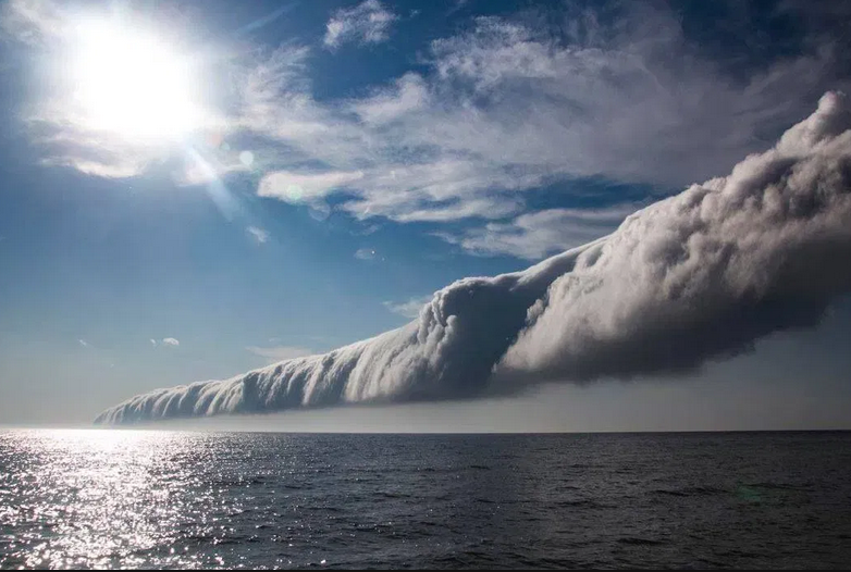 Nuvem Rolo no lago Michigan